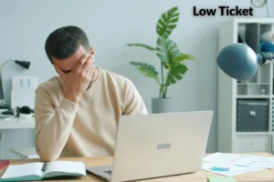 Low Ticket: o que é e como funciona? Descubra como criar produtos digitais de baixo valor, gerar vendas online e construir um negócio lucrativo na internet.